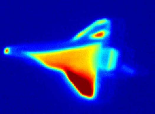 Infrared image of STS-119, displaying a small point of heating on the upper wing, and a much larger one on the lower wing.